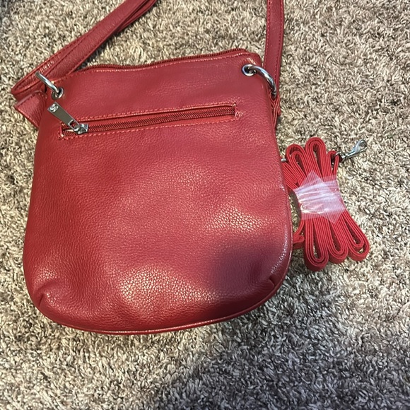 small red bag, unknown brand - Picture 2 of 2